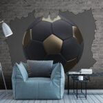 Fototapeten Ein Fußball durchschlägt eine Mauer
