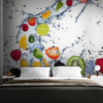 Fototapeten Obst, das ins Wasser spritzt