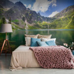 Fototapeten Der Bergsee spiegelt den klaren Himmel