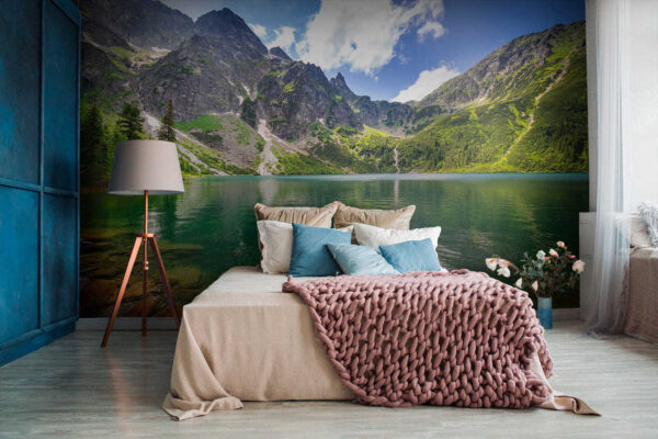 Der Bergsee spiegelt den klaren Himmel Fototapeten Der Bergsee spiegelt den klaren Himmel
