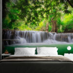 Fototapeten Wasserfall in einem Wald