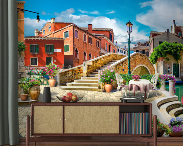 Terrasse mit Tisch und Stühlen und einem Springbrunnen vor einem Gebäude Fototapeten Terrasse mit Tisch und Stühlen und einem Springbrunnen vor einem Gebäude