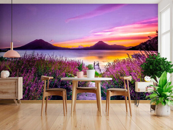 Weg zu einem See mit lila Blumen Fototapeten Weg zu einem See mit lila Blumen