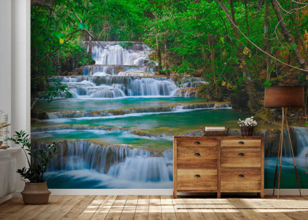 Wasserfall inmitten eines Waldes Fototapeten Wasserfall inmitten eines Waldes