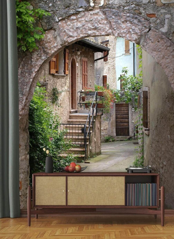Charmante steinerne Gasse mit Torbogen Fototapeten Charmante steinerne Gasse mit Torbogen