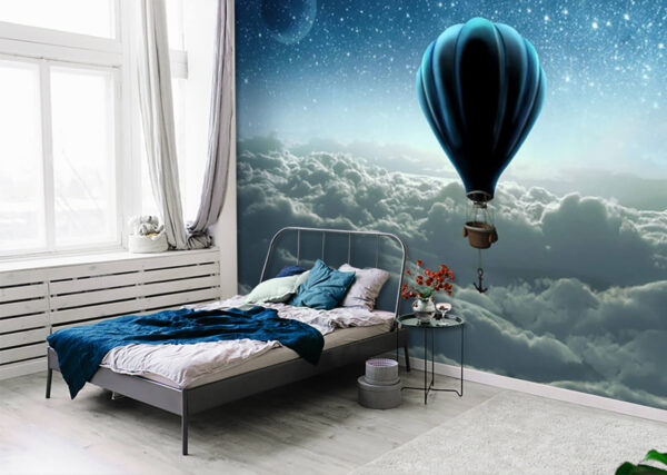 Heißluftballon mit einem daran befestigten Korb Fototapeten Heißluftballon mit einem daran befestigten Korb