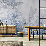 Fototapeten Gedämpfte Dschungelblätter auf verwitterter Wand