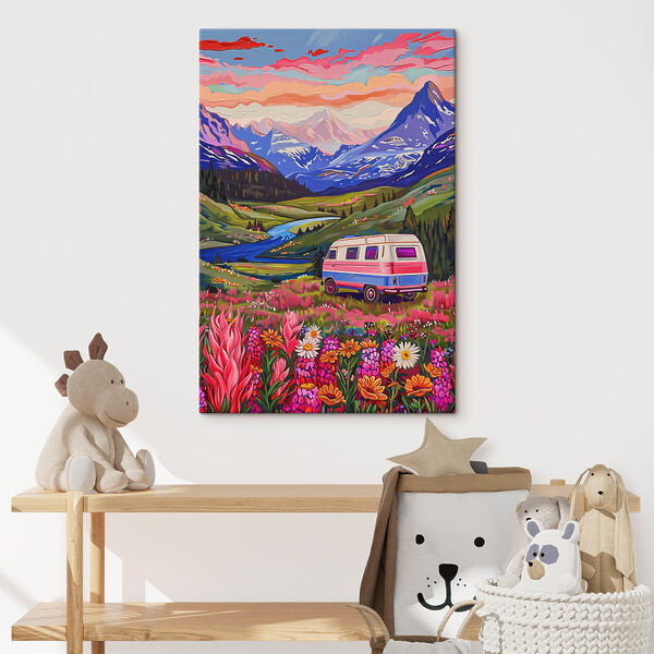 Van in pulsierender Berglandschaft unterwegs Wandbilder Van in pulsierender Berglandschaft unterwegs