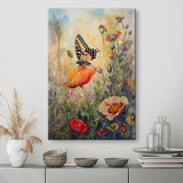 Schmetterling sitzt auf einer leuchtenden Blüte Wandbilder Schmetterling sitzt auf einer leuchtenden Blüte