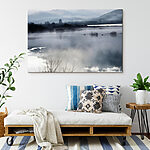 Wandbilder Neblige Landschaft mit Bergen und Wasser