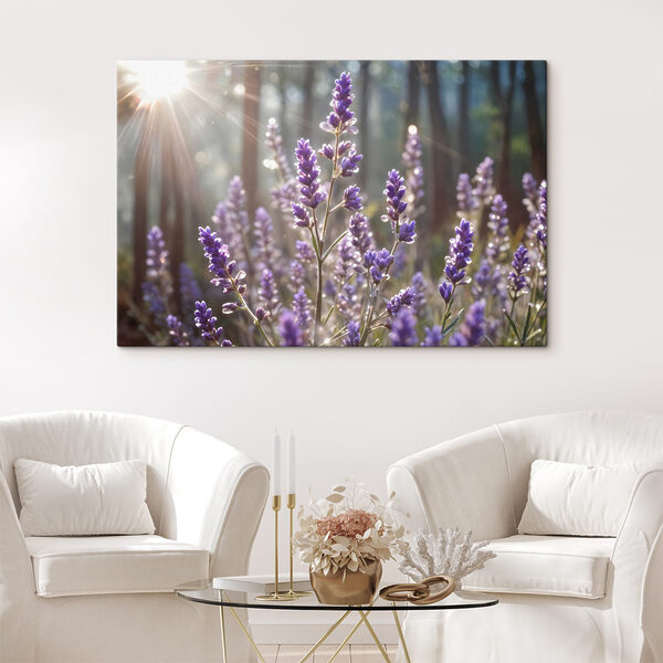 Sonnenlicht badet Lavendel im Wald Wandbilder Sonnenlicht badet Lavendel im Wald