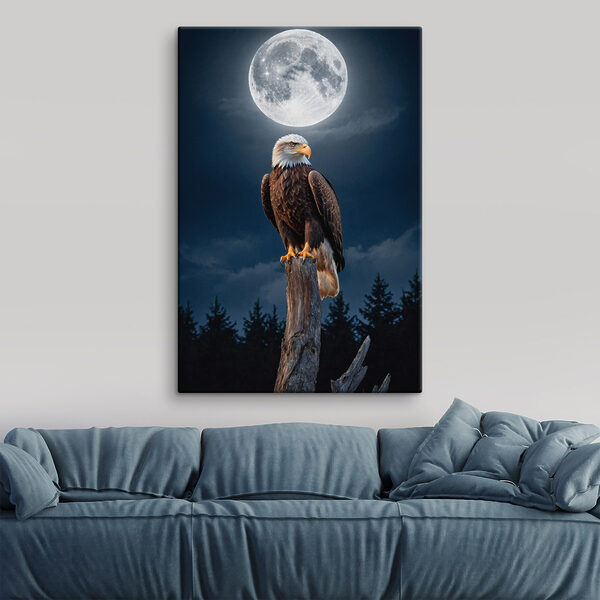 Weißkopfseeadler auf einem Pfahl mit Vollmond im Hintergrund Wandbilder Weißkopfseeadler auf einem Pfahl mit Vollmond im Hintergrund