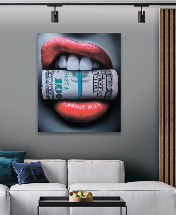 Rote Lippen umklammern eine Geldrolle Wandbilder Rote Lippen umklammern eine Geldrolle