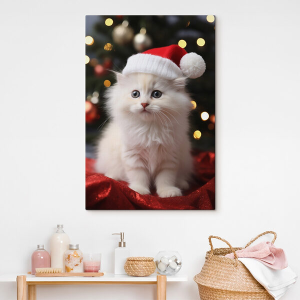 Weißes Kätzchen mit Weihnachtsmannmütze Wandbilder Weißes Kätzchen mit Weihnachtsmannmütze