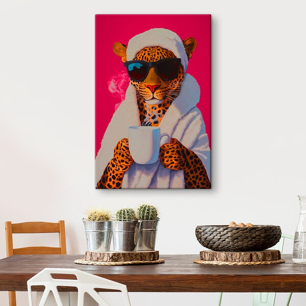 Gemälde eines Leoparden, der ein Gewand und eine Sonnenbrille trägt und eine Tasse hält Wandbilder Gemälde eines Leoparden, der ein Gewand und eine Sonnenbrille trägt und eine Tasse hält