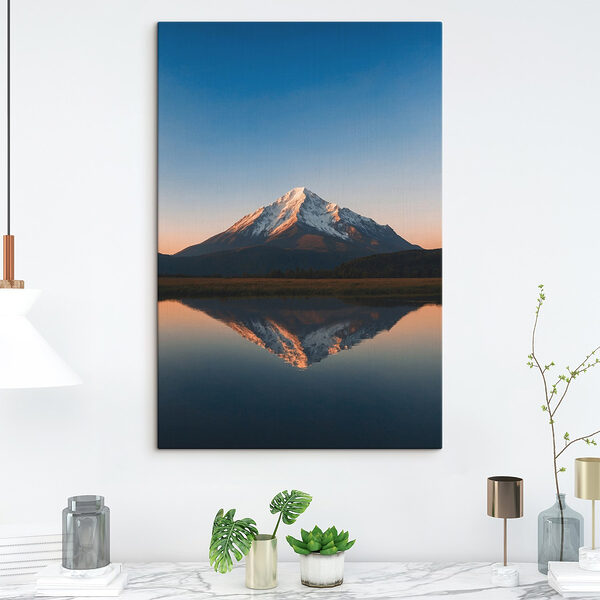 Berg mit See und Gras Wandbilder Berg mit See und Gras