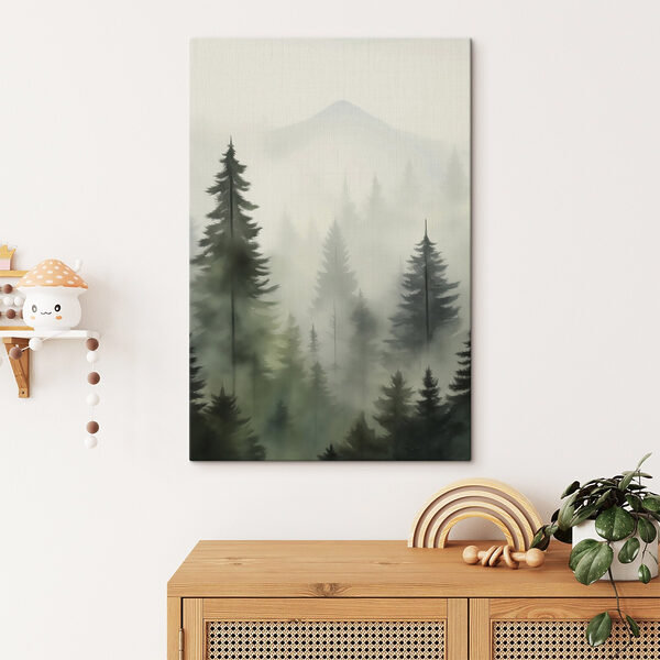 Nebliger Wald mit Bäumen und einem Berg im Hintergrund Wandbilder Nebliger Wald mit Bäumen und einem Berg im Hintergrund