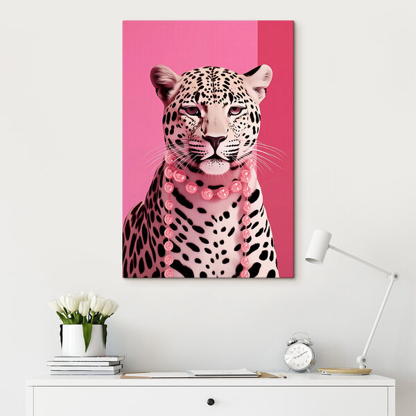Leopard mit einer Halskette Wandbilder Leopard mit einer Halskette