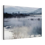 Wandbilder Neblige Landschaft mit Bergen und Wasser